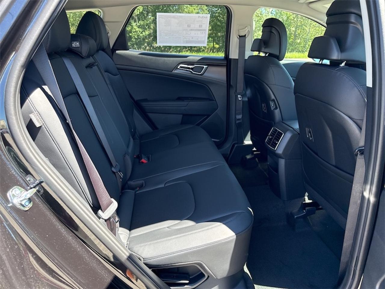 2027 Kia Sportage Hybrid EX  Navigation GPS Photo