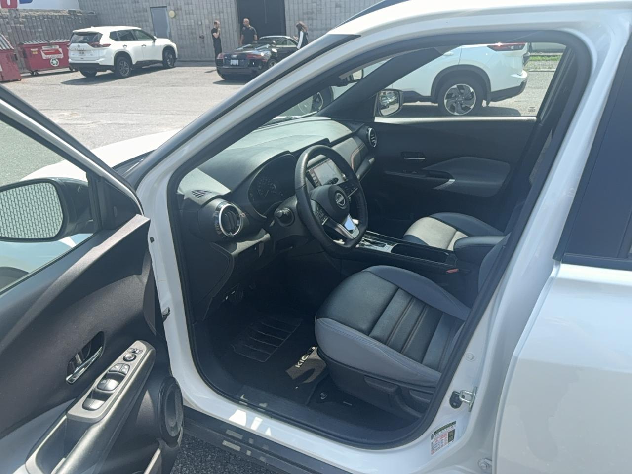 2024 Nissan Kicks SR Photo
