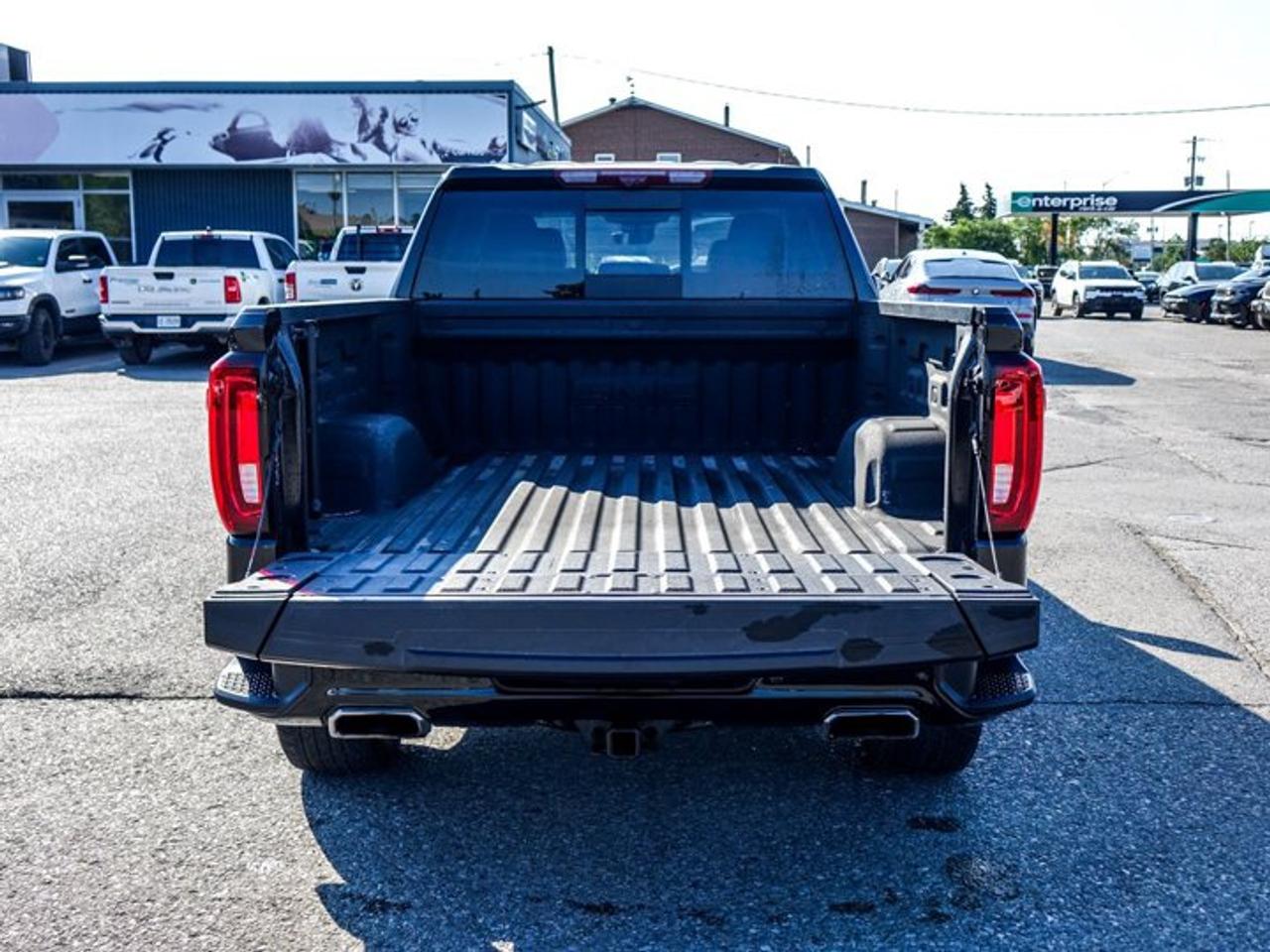 2025 GMC Sierra 1500 Denali 4WD Crew Cab 157"6.2L Leather 5 passengers with captain chair Multi Pro TailGate Photo