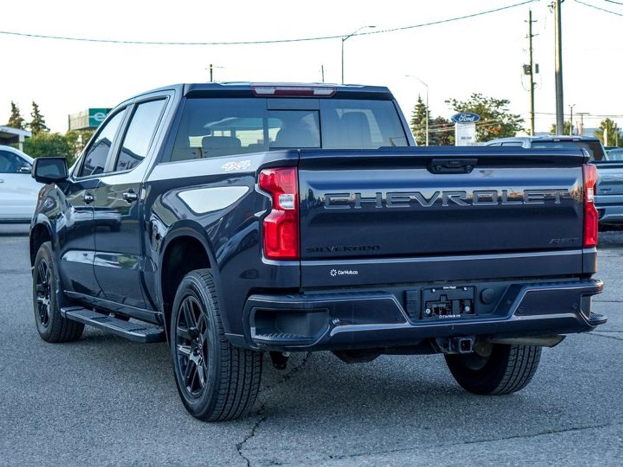 2024 Chevrolet Silverado 1500 RST4WD Crew Cab 147"5.3L 5 passengers with captain chair Photo