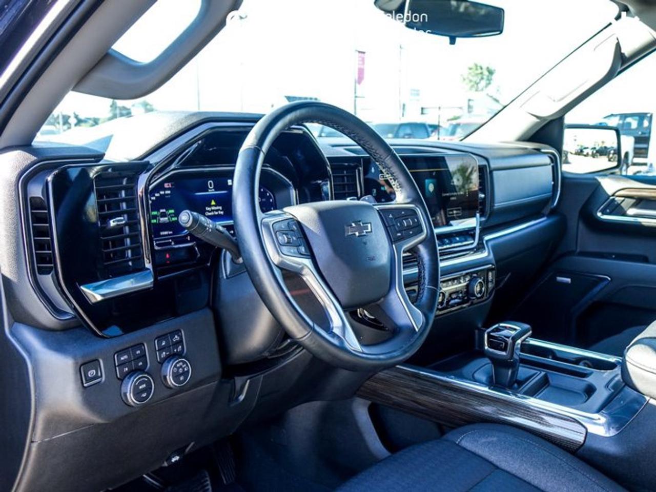 2024 Chevrolet Silverado 1500 RST4WD Crew Cab 147"5.3L 5 passengers with captain chair Photo