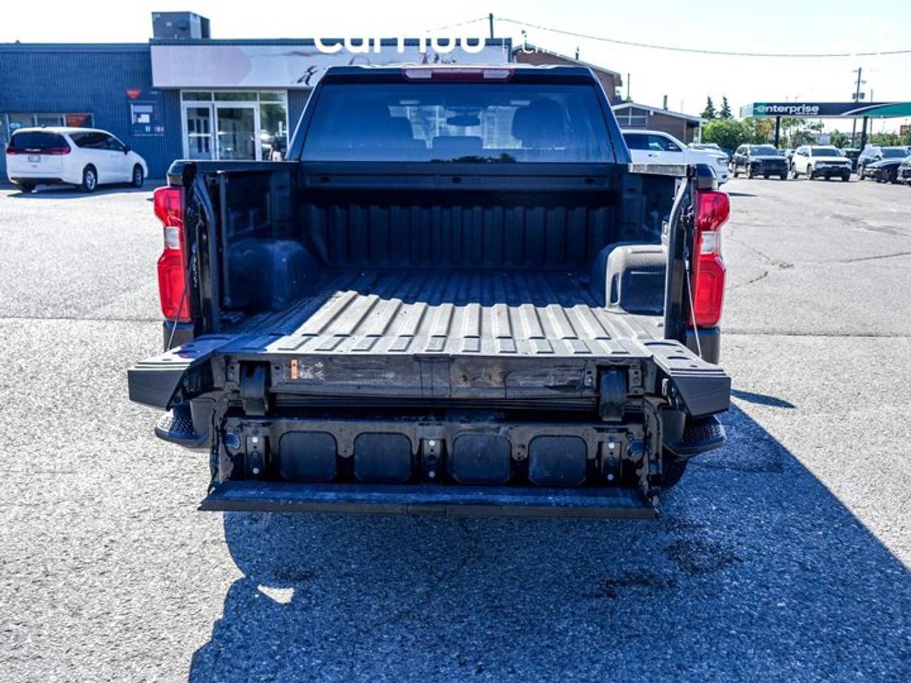 2024 Chevrolet Silverado 1500 RST4WD Crew Cab 147" 5.3L 5 passengers with captain chair Photo