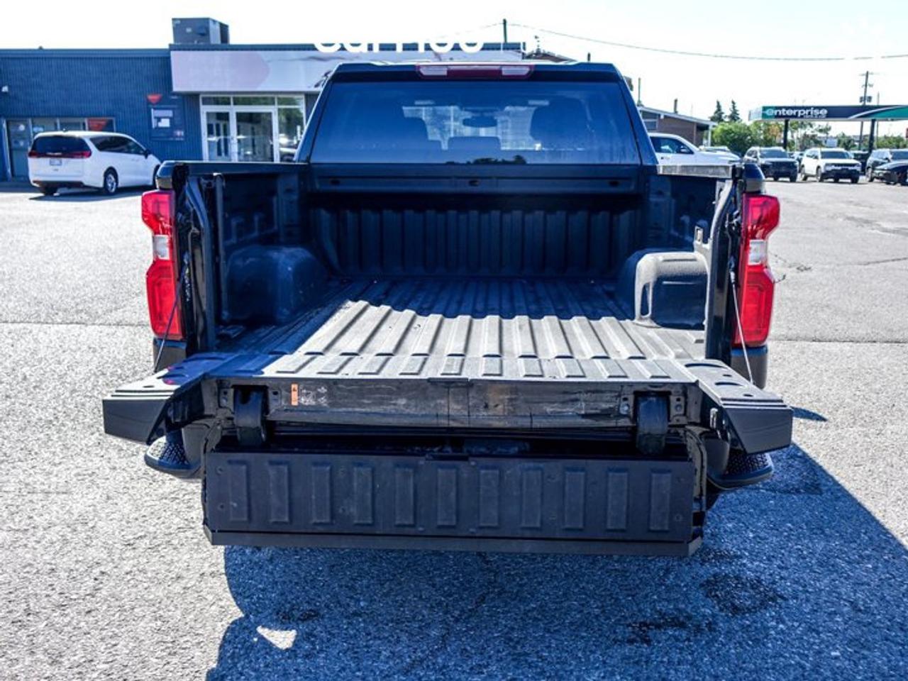 2024 Chevrolet Silverado 1500 RST4WD Crew Cab 147" 5.3L 5 passengers with captain chair Photo