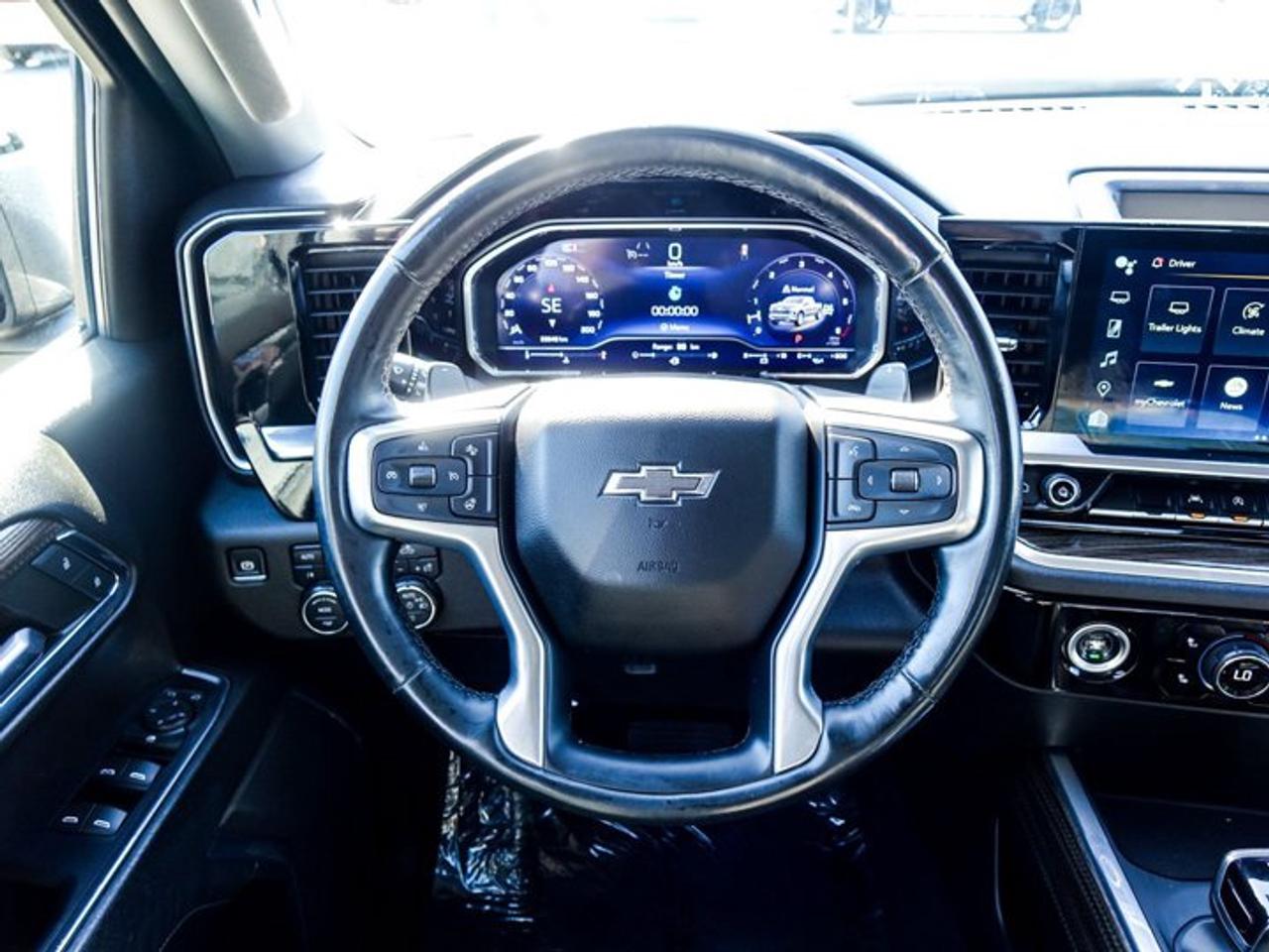 2024 Chevrolet Silverado 1500 RST4WD Crew Cab 147" 5.3L 5 passengers with captain chair Photo