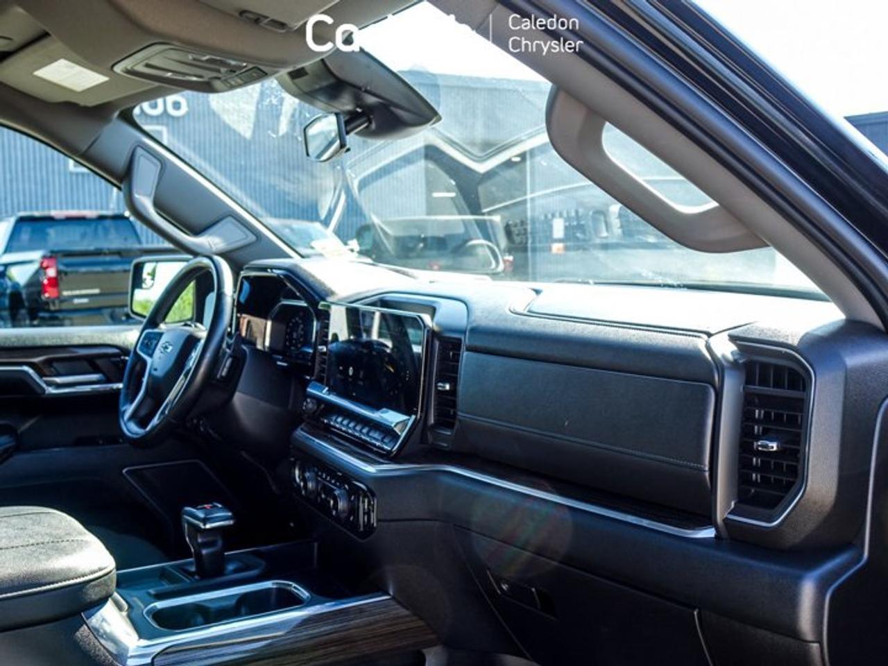 2024 Chevrolet Silverado 1500 RST4WD Crew Cab 147" 5.3L 5 passengers with captain chair Photo
