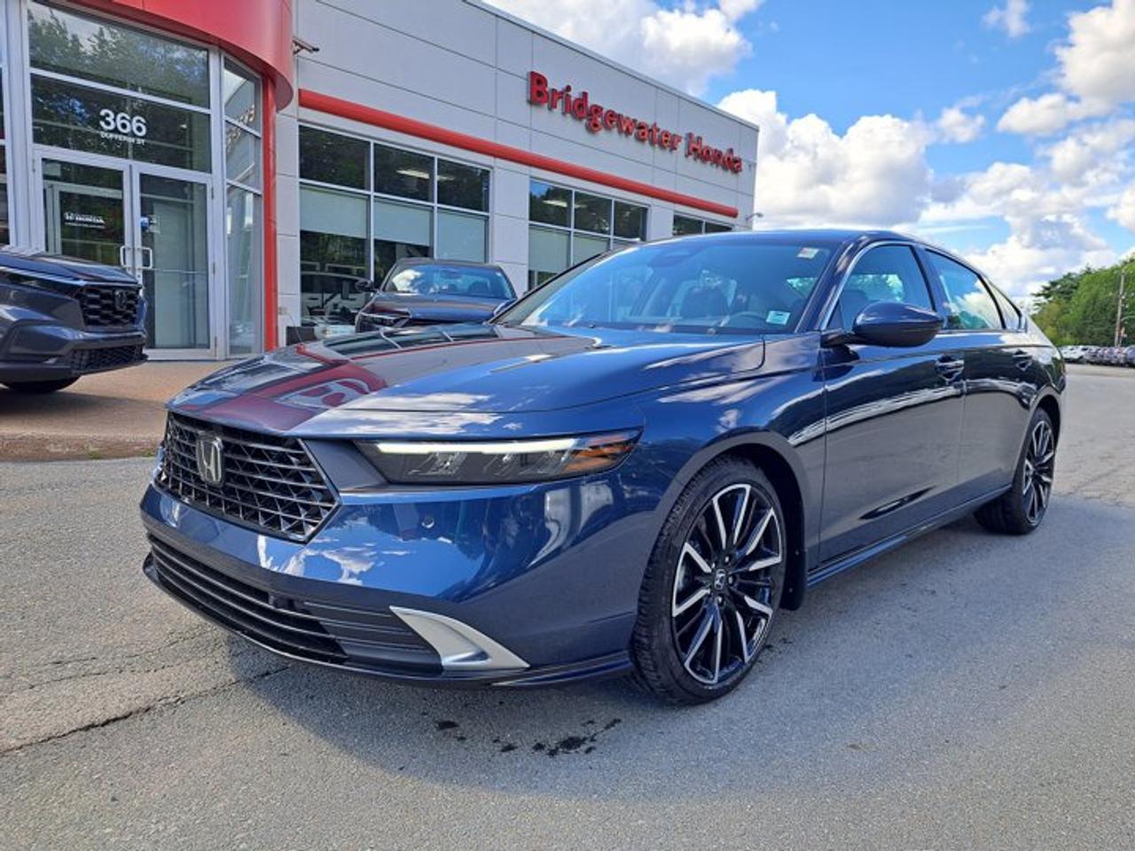 Large Cars, Touring eCVT, 1-Speed CVT w/OD, Gas/Electric I-4 2.0 L/122