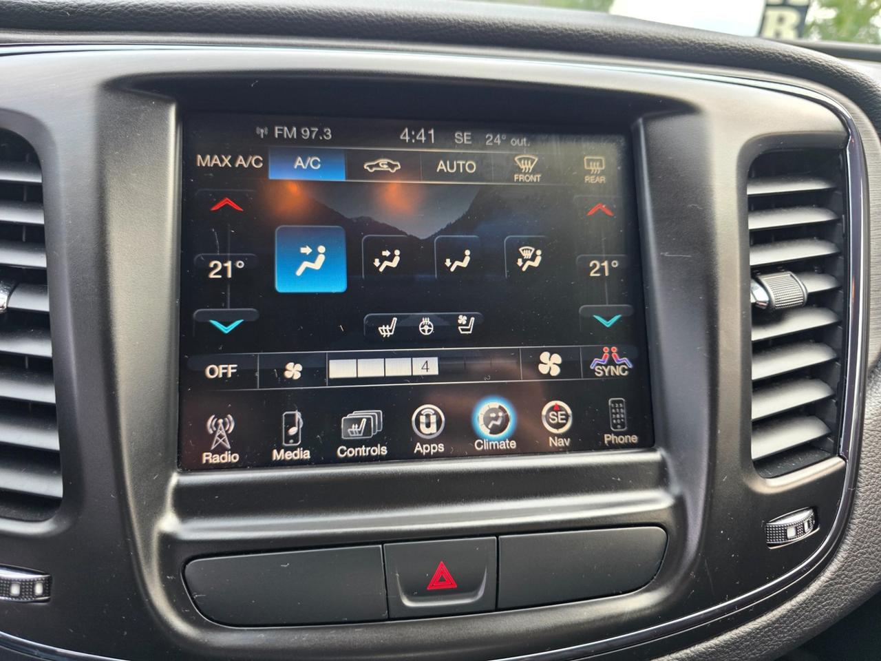 2016 Chrysler 200 S Photo