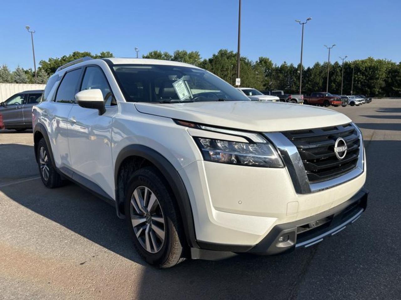 2023 Nissan Pathfinder SL 4WD | One owner | No accidents | Leather Seats Photo