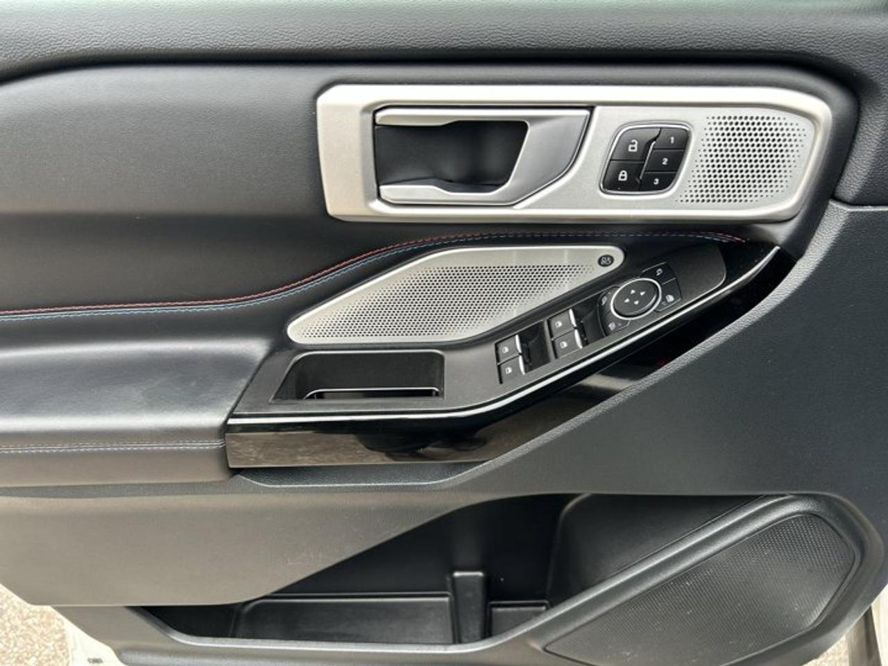 2024 Ford Explorer ST 4WD | No Accidents | Vent. Front Seats Photo