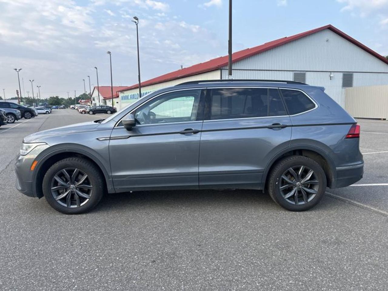 2022 Volkswagen Tiguan Comfortline 4WD | No Accidents | Leather Seats Photo
