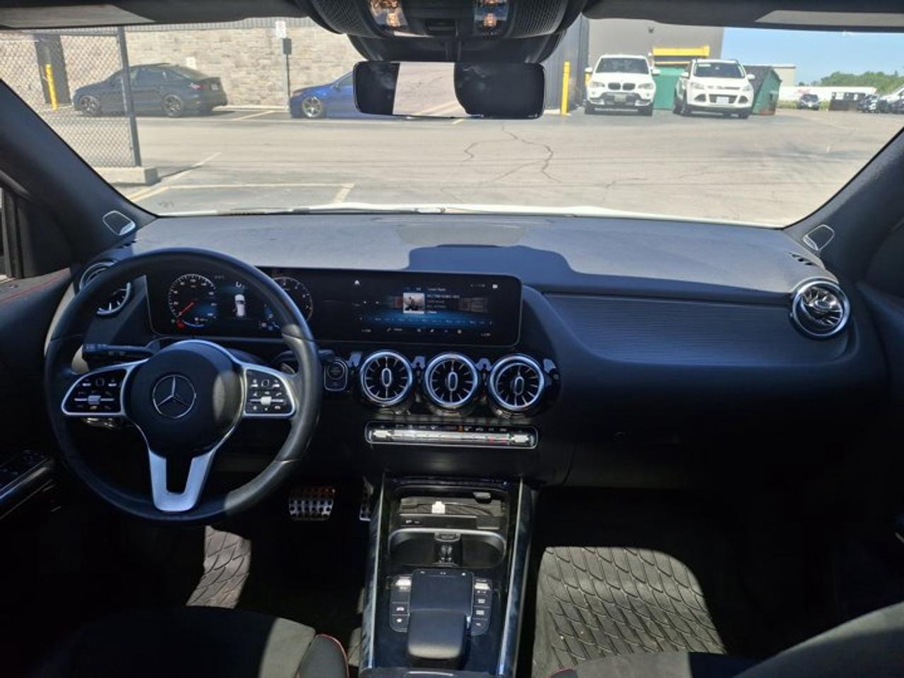 2021 Mercedes-Benz GLA 250 4MATIC® | Navi | Sunroof | Split Suede + Leather | CarPlay | Heated Seats | and More ! Photo