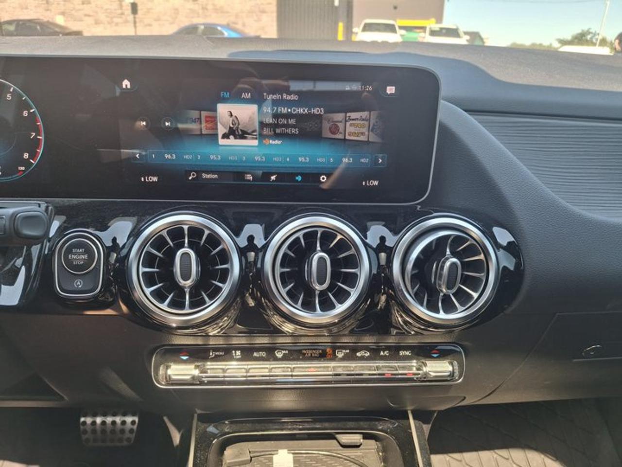 2021 Mercedes-Benz GLA 250 4MATIC® | Navi | Sunroof | Split Suede + Leather | CarPlay | Heated Seats | and More ! Photo