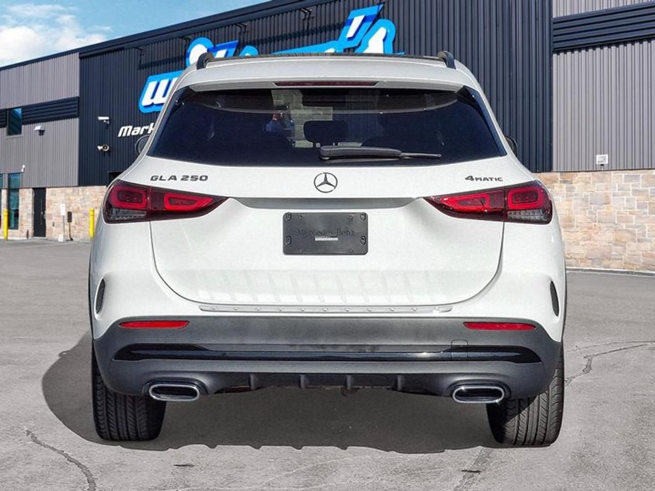 2021 Mercedes-Benz GLA 250 4MATIC® | Navi | Sunroof | Split Suede + Leather | CarPlay | Heated Seats | and More ! Photo