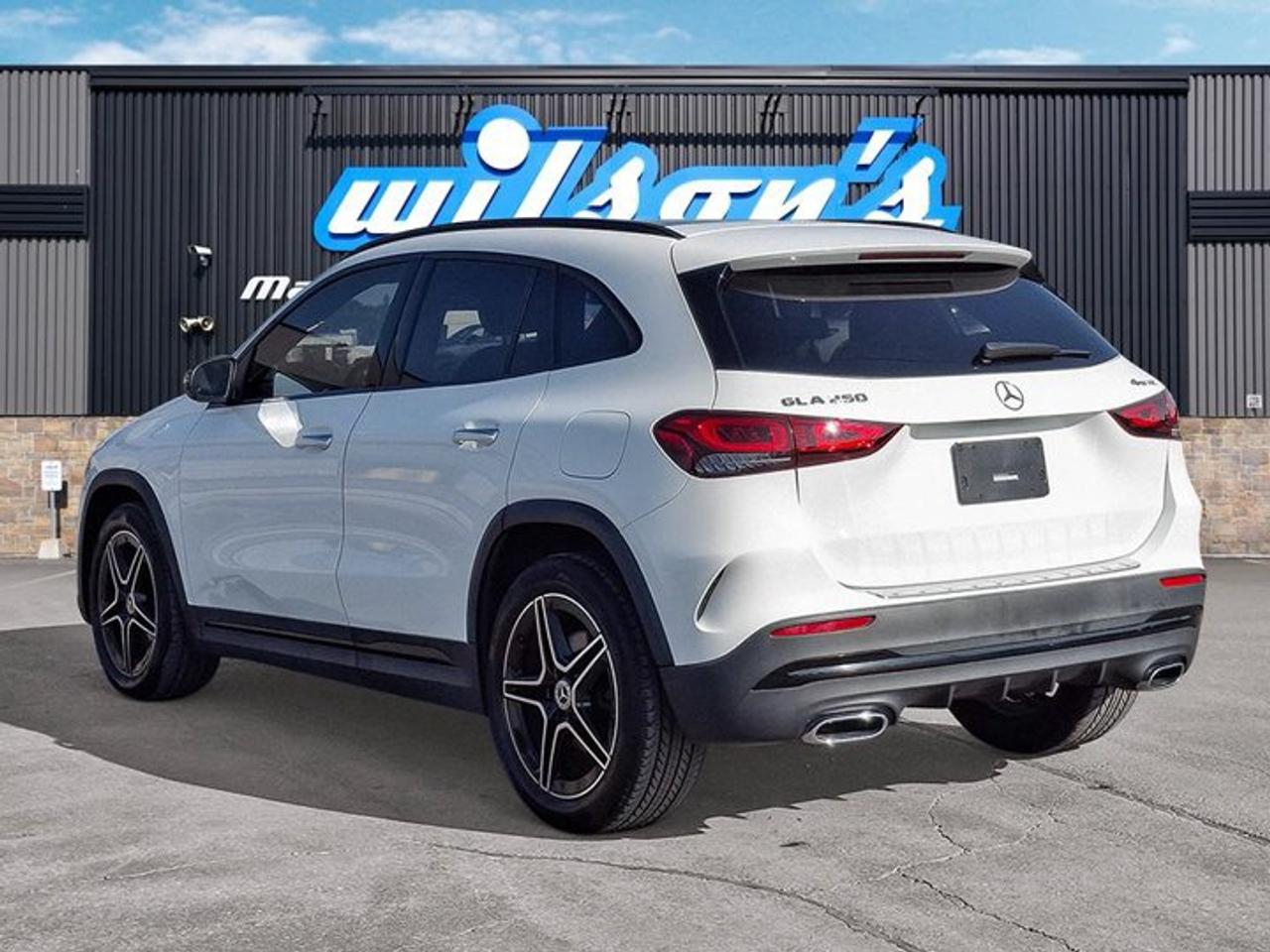 2021 Mercedes-Benz GLA 250 4MATIC® | Navi | Sunroof | Split Suede + Leather | CarPlay | Heated Seats | and More ! Photo