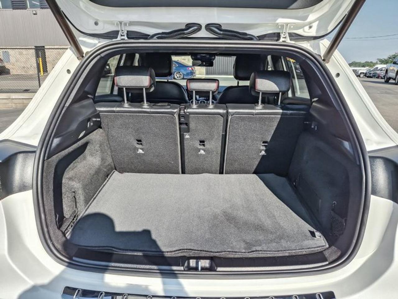 2021 Mercedes-Benz GLA 250 4MATIC® | Navi | Sunroof | Split Suede + Leather | CarPlay | Heated Seats | and More ! Photo