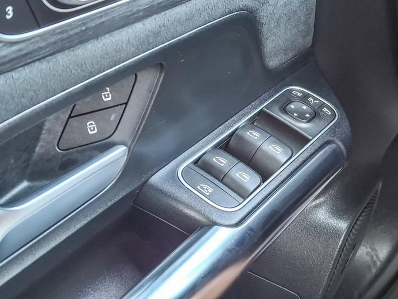 2021 Mercedes-Benz GLA 250 4MATIC® | Navi | Sunroof | Split Suede + Leather | CarPlay | Heated Seats | and More ! Photo