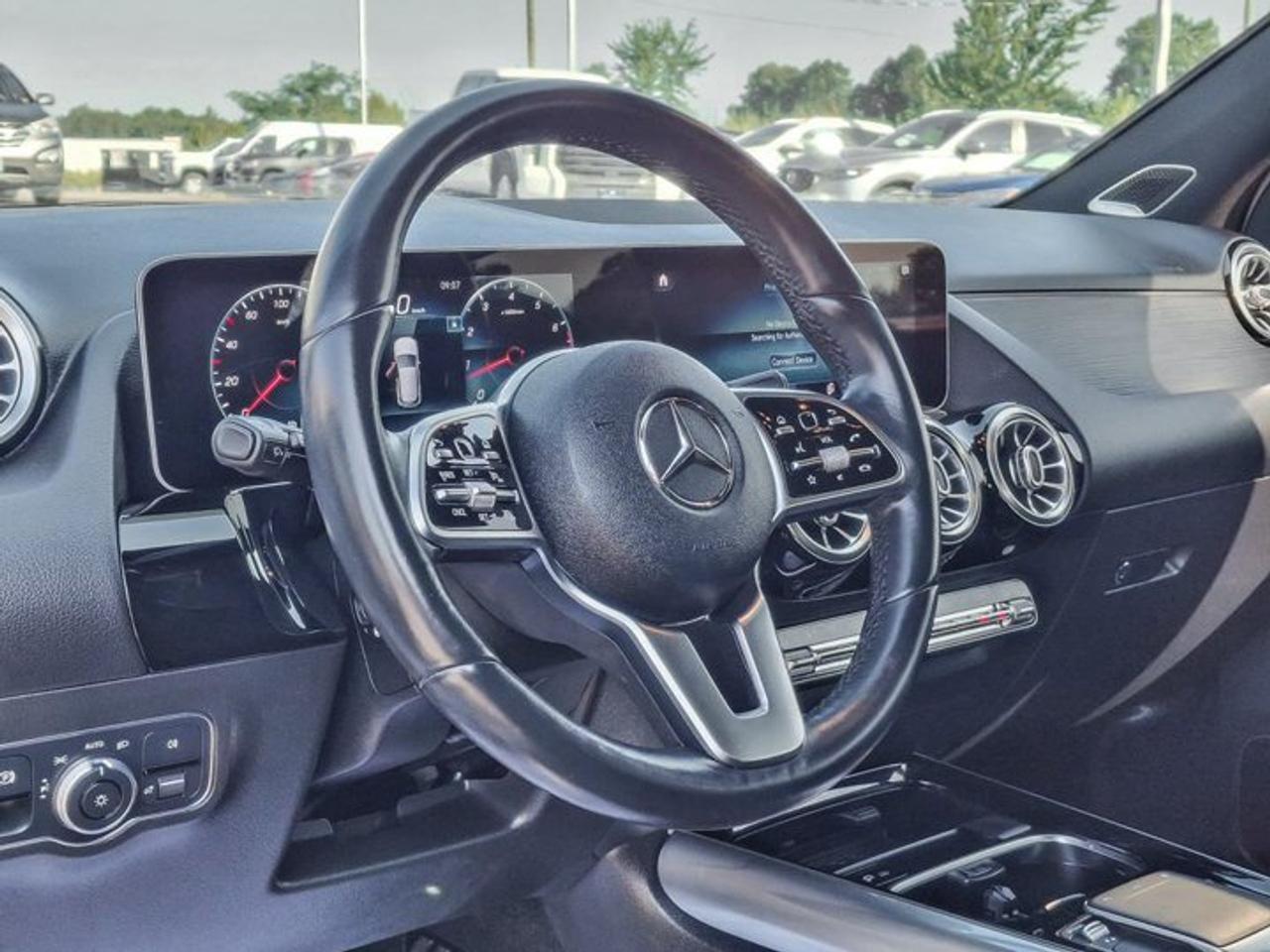 2021 Mercedes-Benz GLA 250 4MATIC® | Navi | Sunroof | Split Suede + Leather | CarPlay | Heated Seats | and More ! Photo