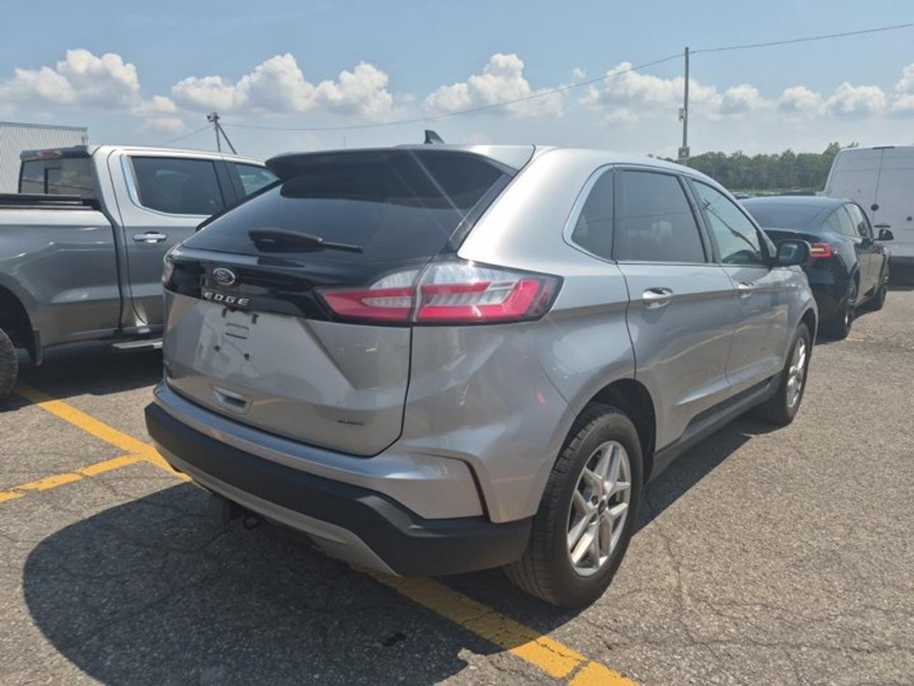 2024 Ford Edge SEL AWD | Heated Seats + Steering | Remote Start | Power Seats + Liftgate | Carplay and More ! Photo