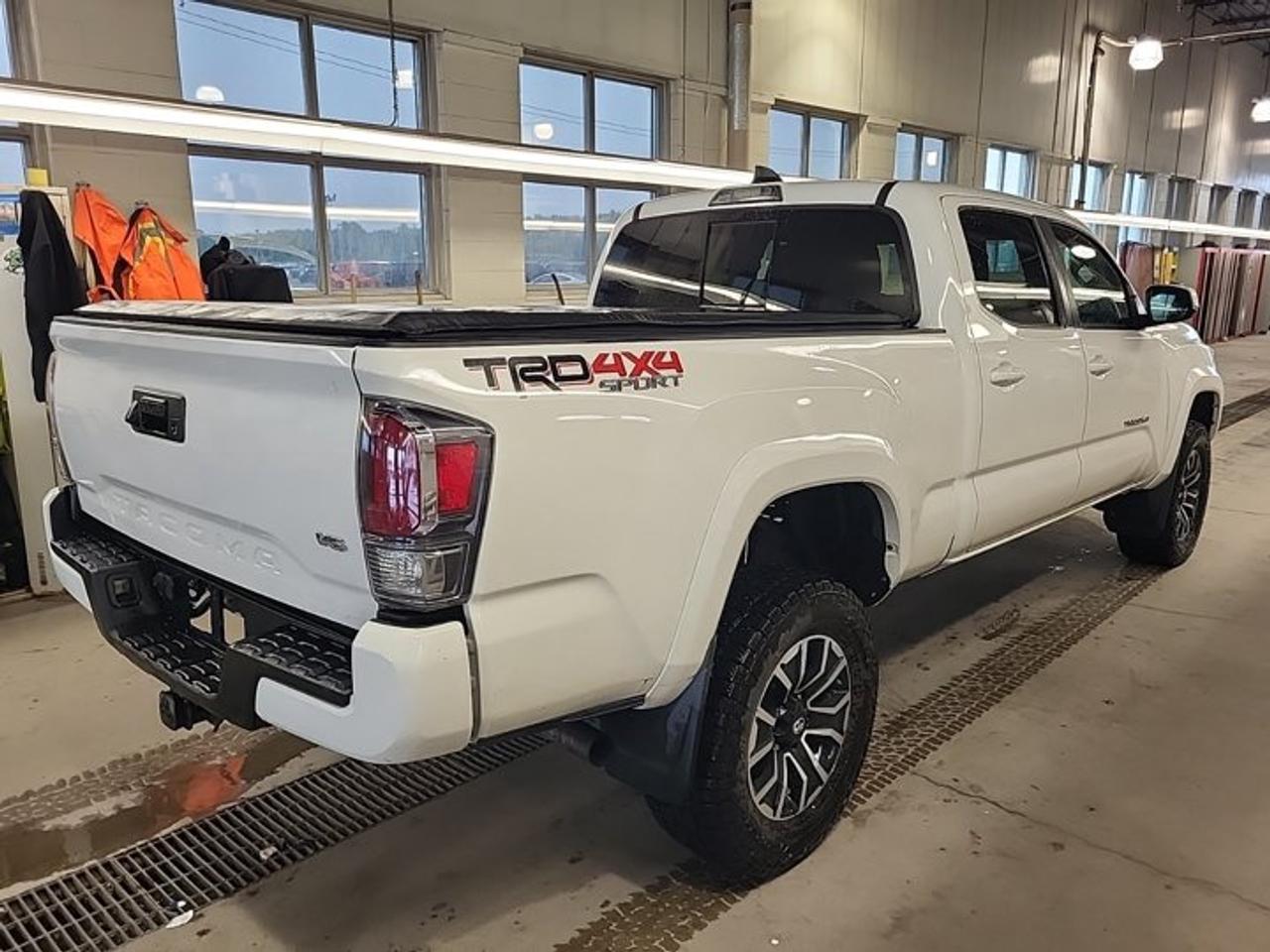 2022 Toyota Tacoma TRD Sport 4x4 | Navi | Heated Seats | CarPlay + Android | Adaptive Cruise | Keyless Entry and More ! Photo