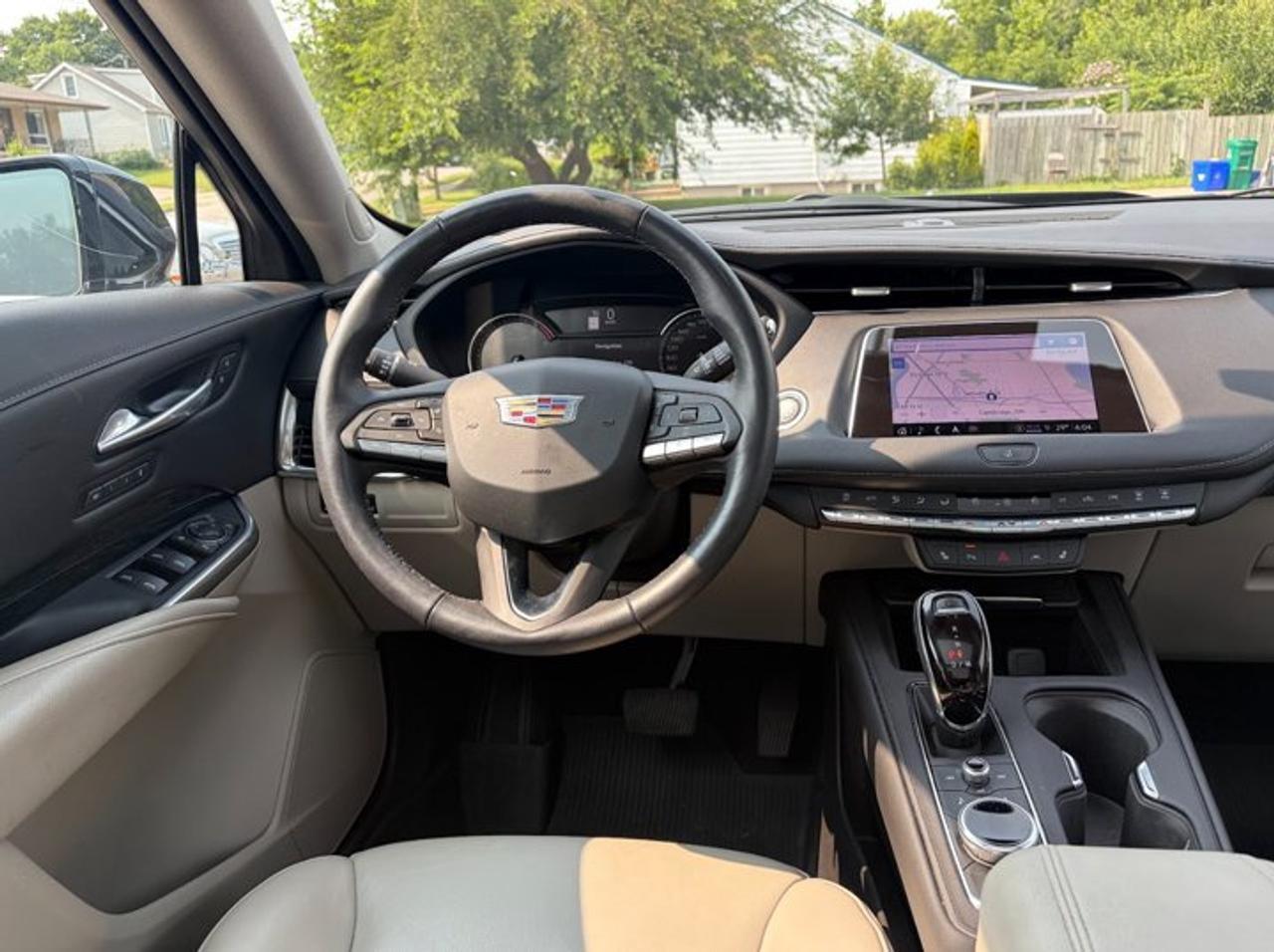 2022 Cadillac XT4 AWD Premium Luxury AWD | Leather | Sunroof | Nav | Bose | Power Liftgate | Heated Wheel and More ! Photo