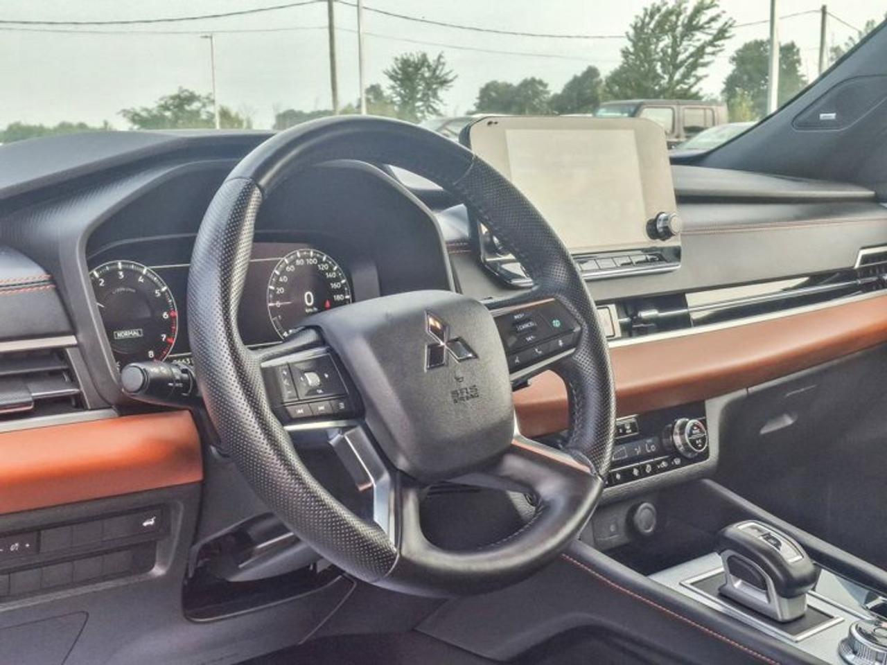 2022 Mitsubishi Outlander GT Premium AWD | 3rd Row | Leather | Sunroof | HUD | Nav | 360 Camera | Bose | CarPlay and More ! Photo