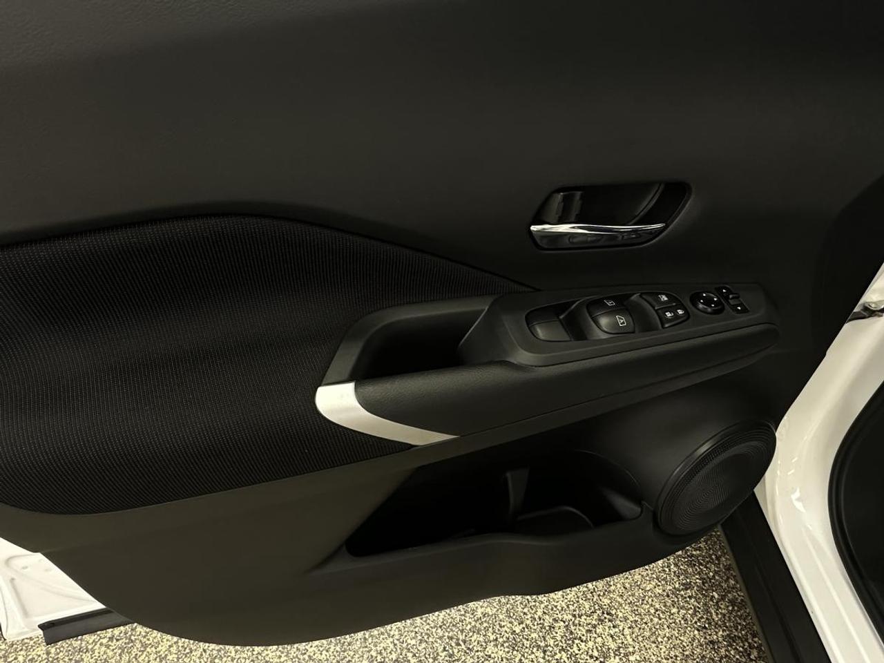 2024 Nissan Kicks SV FWD Photo