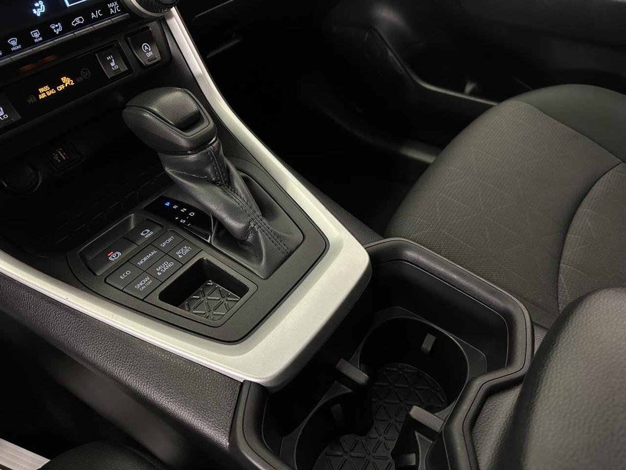 2025 Toyota RAV4 LE AWD Photo