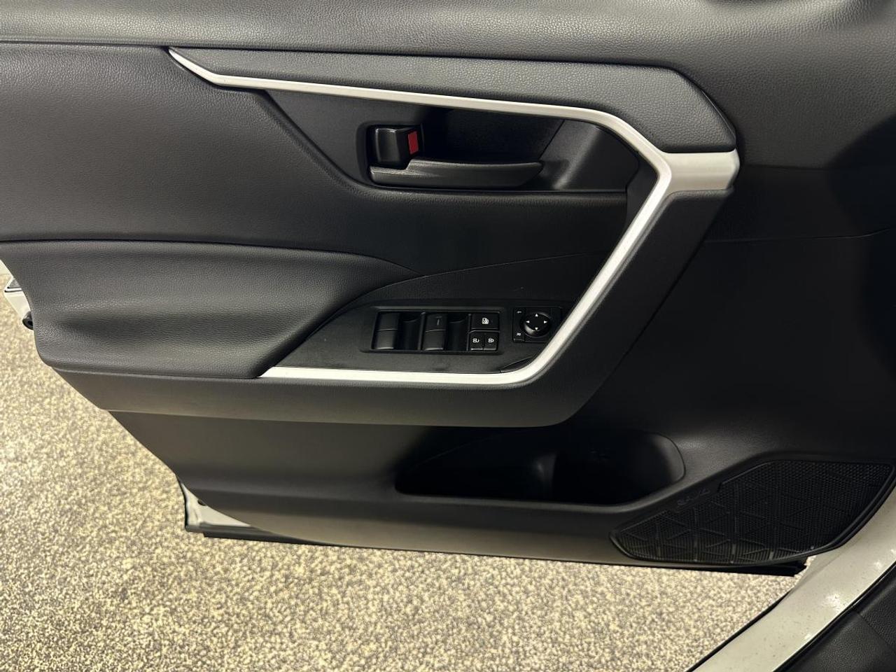 2025 Toyota RAV4 LE AWD Photo