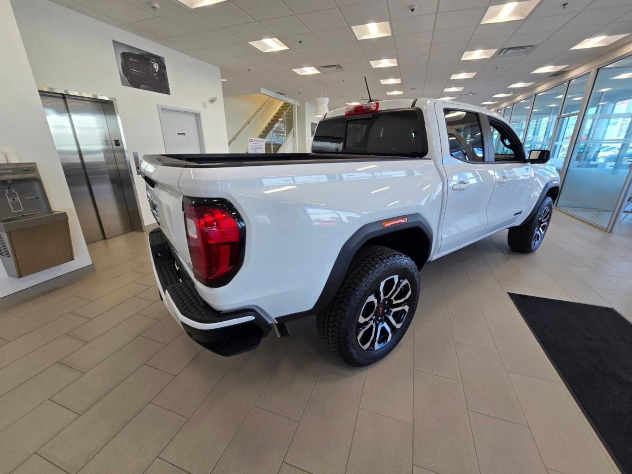 2026 GMC Canyon Crew Cab Short Box 4-Wheel Drive AT4 Photo2