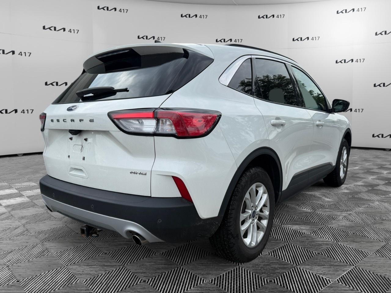 2022 Ford Escape SE AWD Photo
