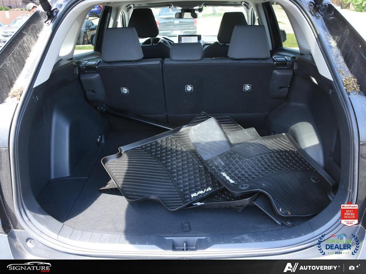2024 Toyota RAV4 XLE AWD No Accident Sunroof Carplay BSM Photo
