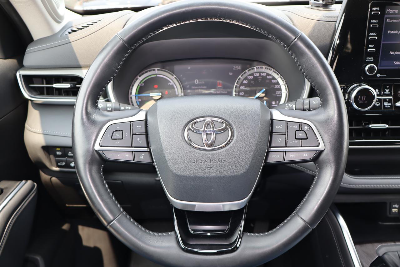 2022 Toyota Highlander Hybrid Limited Photo