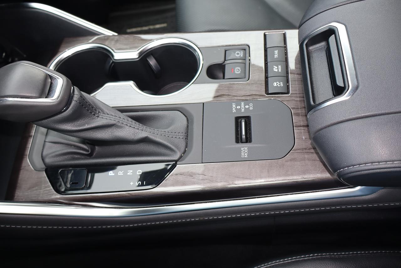 2022 Toyota Highlander Hybrid Limited Photo