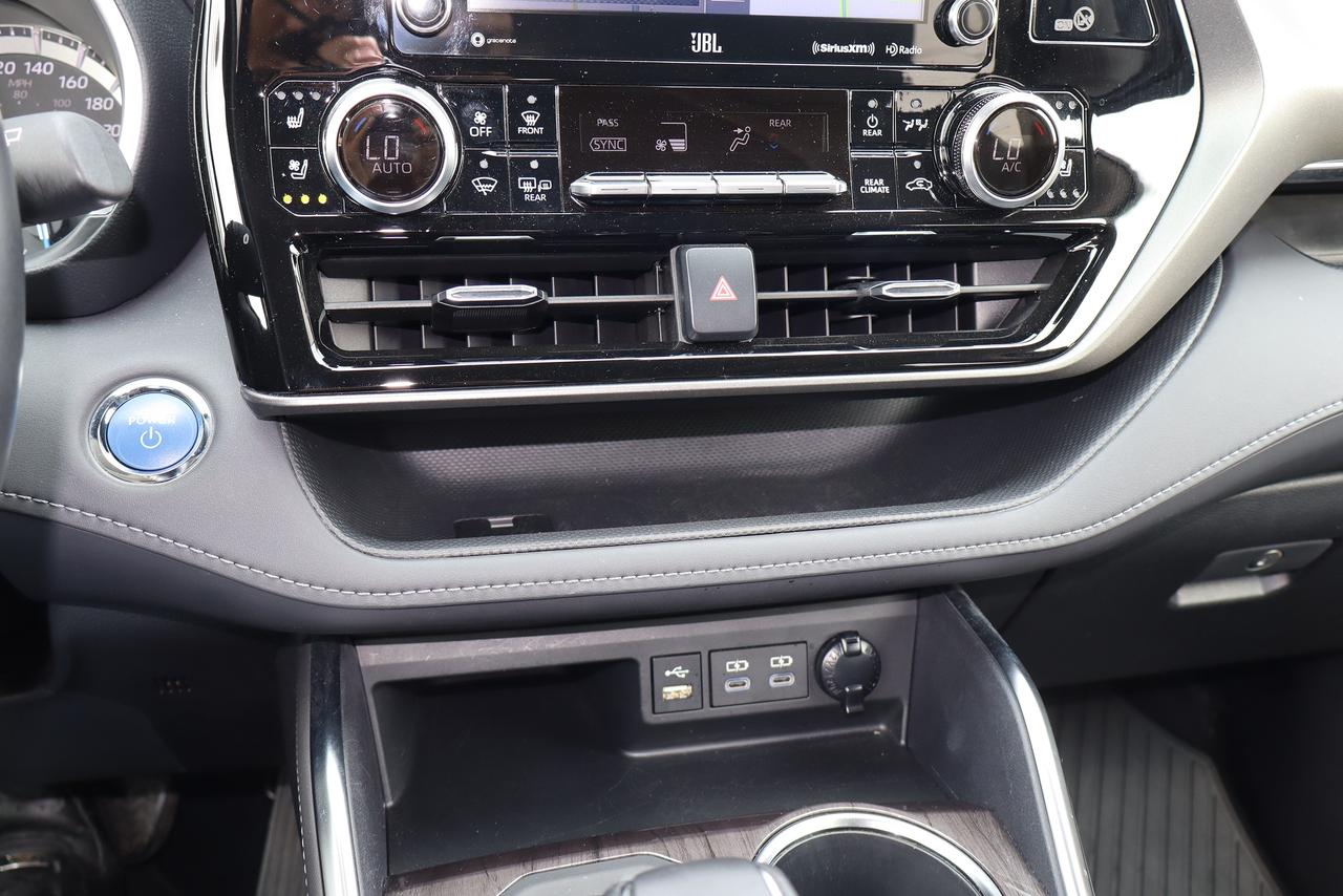 2022 Toyota Highlander Hybrid Limited Photo