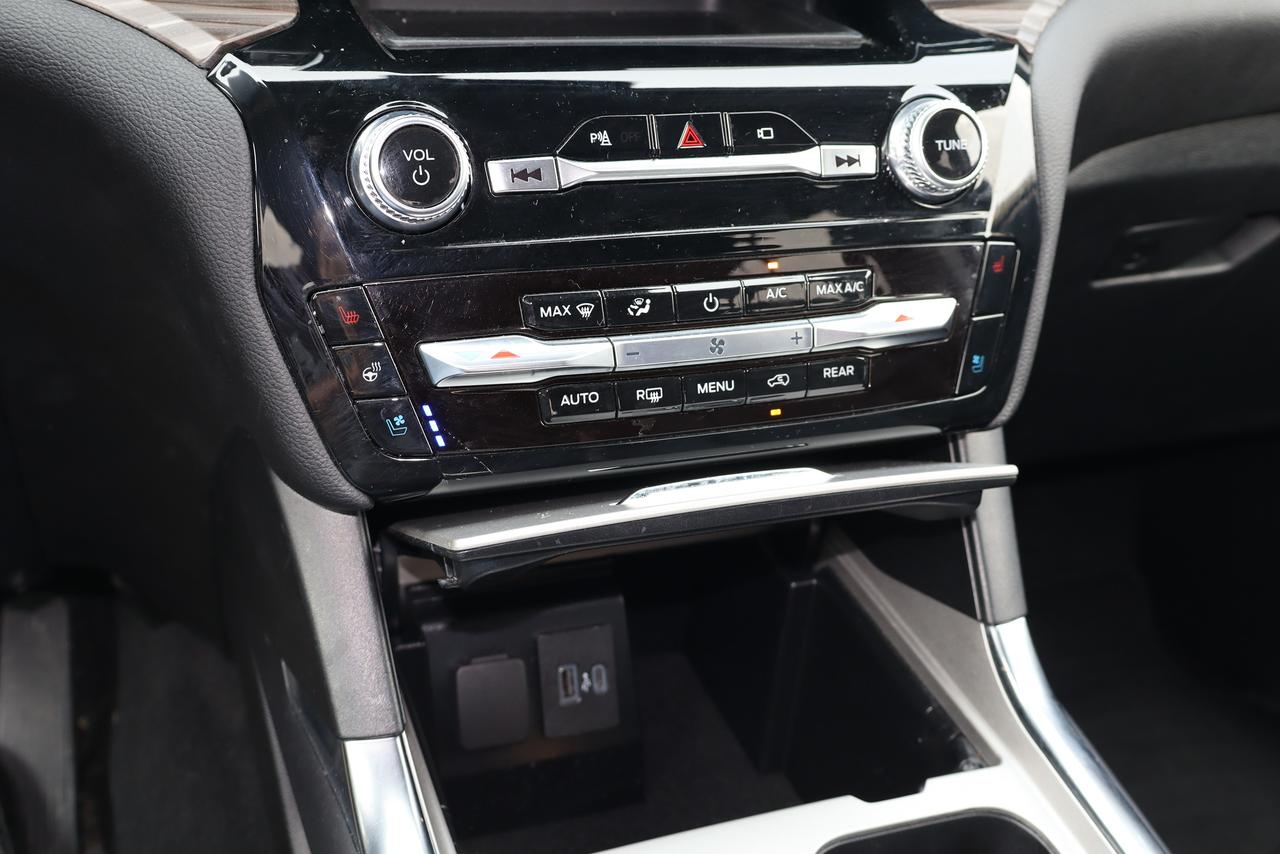 2023 Ford Explorer Limited 4WD Photo