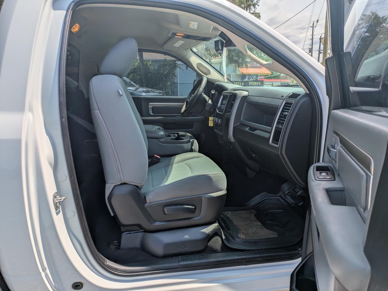 2016 RAM 1500 4WD Reg Cab 120.5" Express Photo
