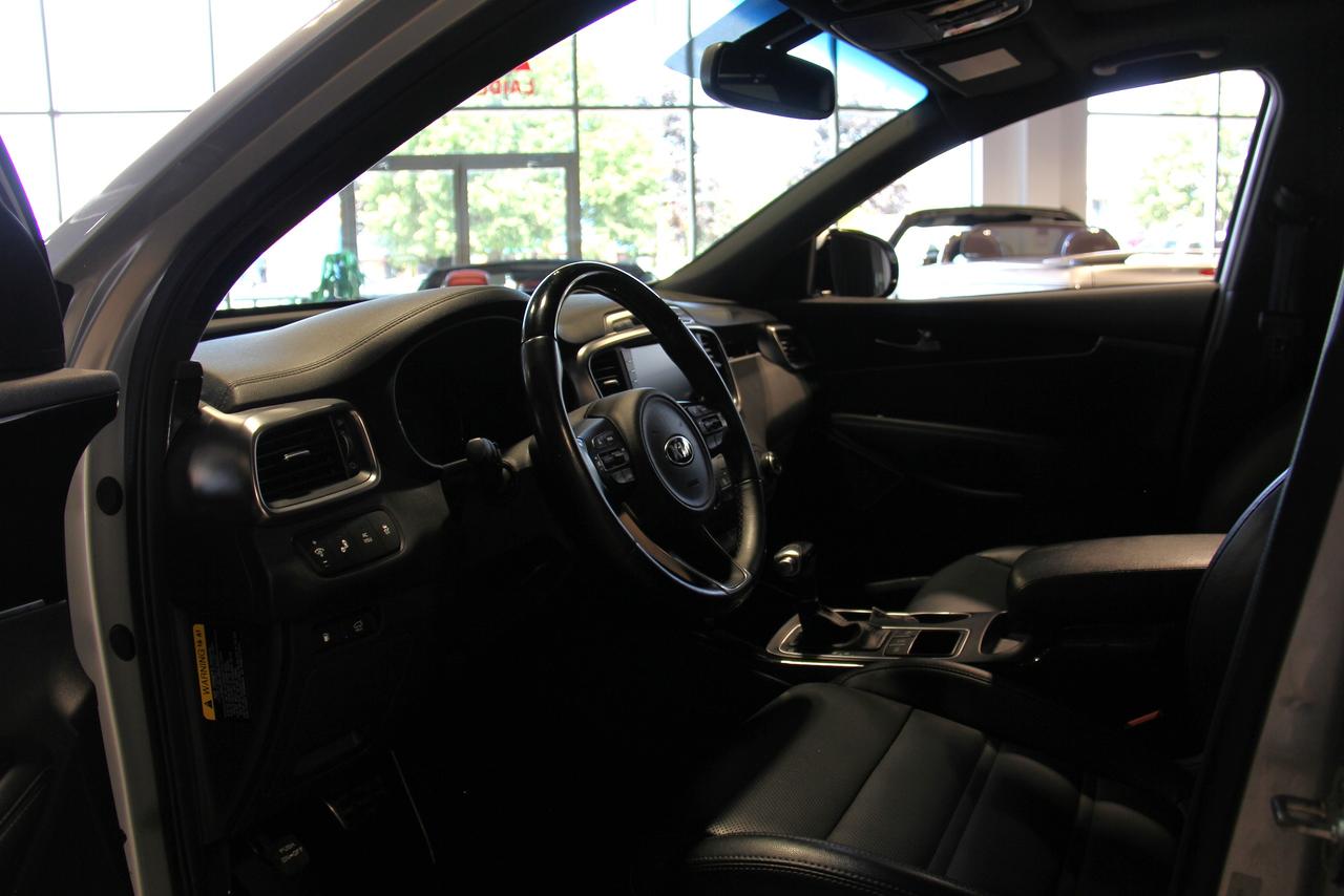 2017 Kia Sorento 2.0L Turbo SX Photo