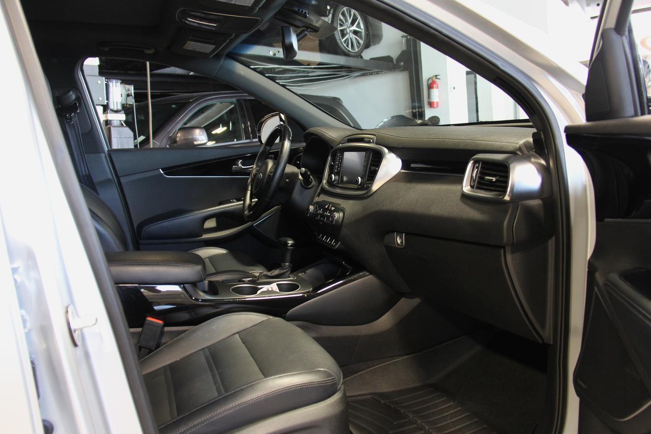 2017 Kia Sorento 2.0L Turbo SX Photo
