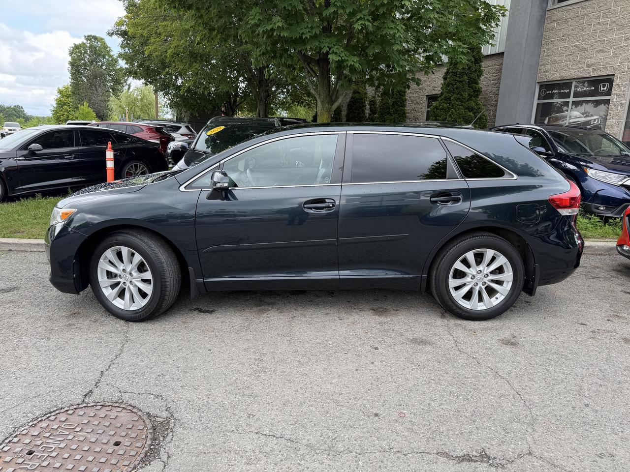 2015 Toyota Venza XLE - Photo #2