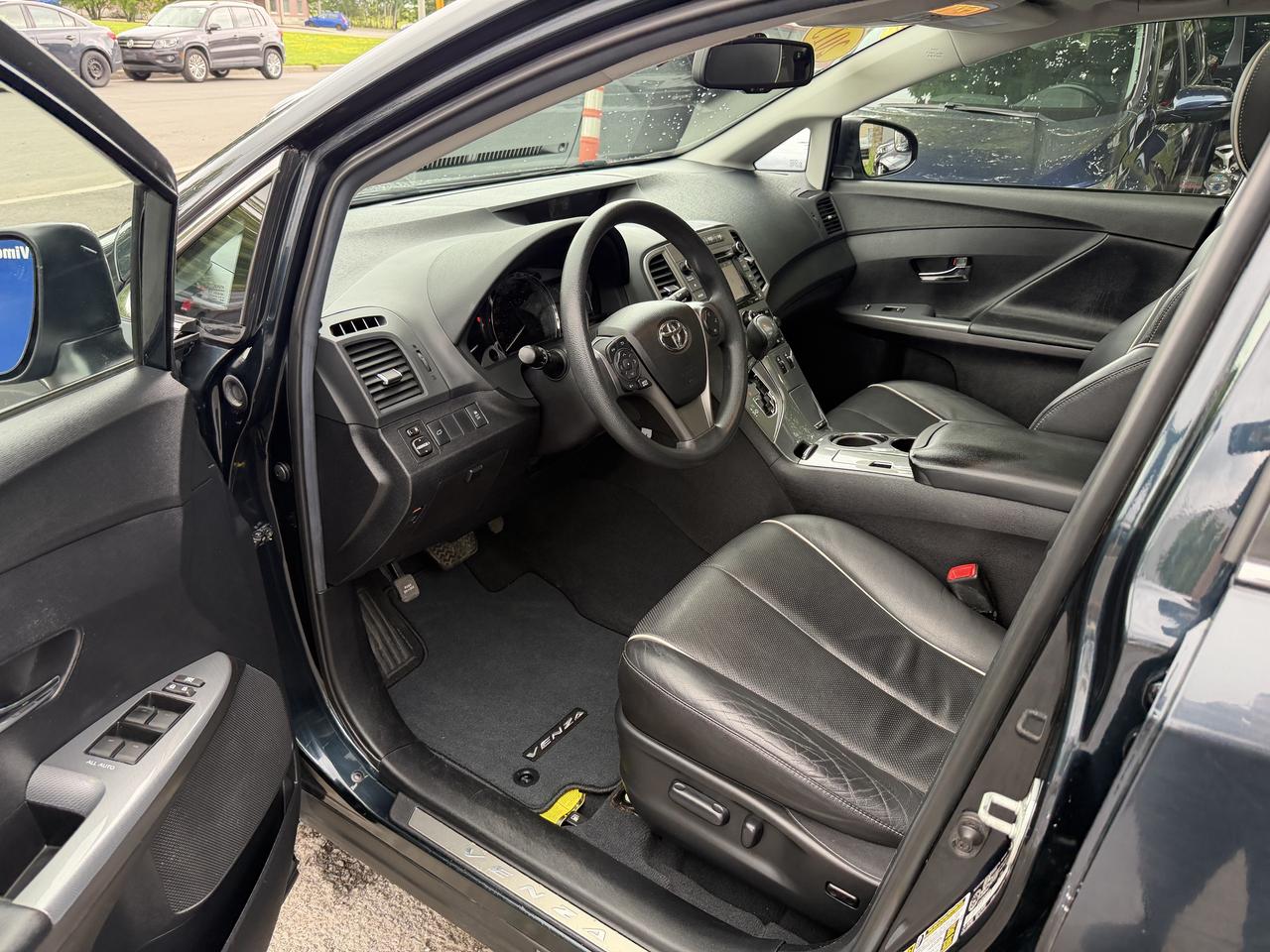 2015 Toyota Venza XLE - Photo #12