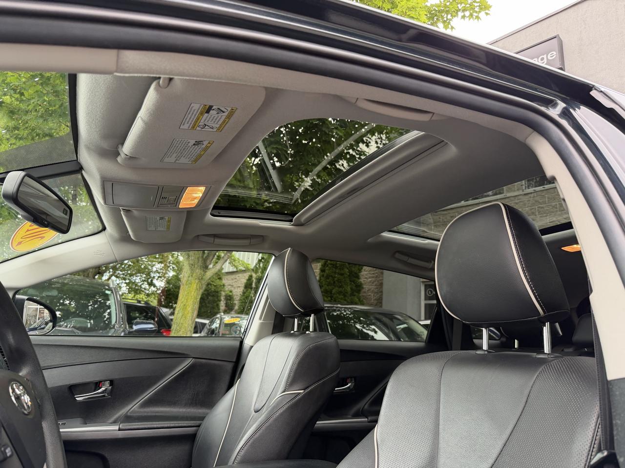 2015 Toyota Venza XLE Photo