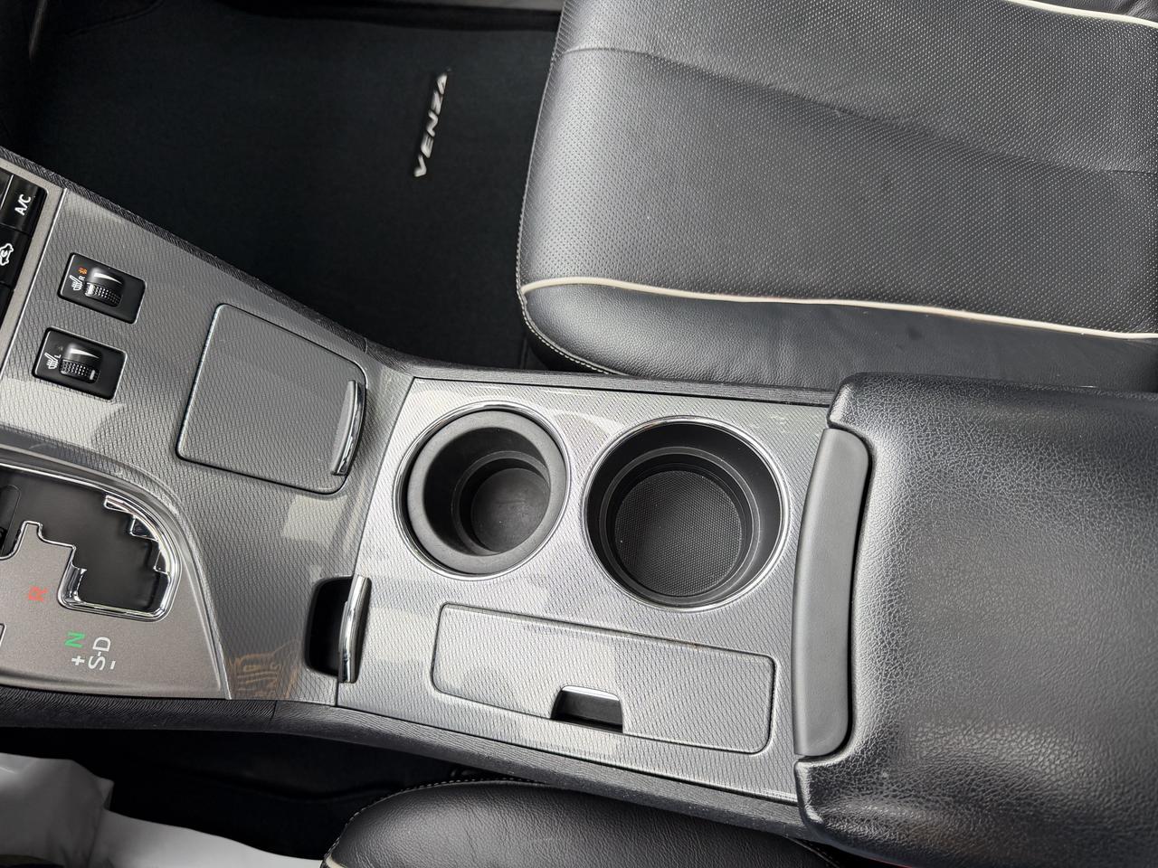 2015 Toyota Venza XLE Photo
