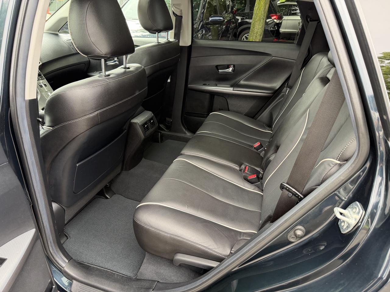 2015 Toyota Venza XLE Photo