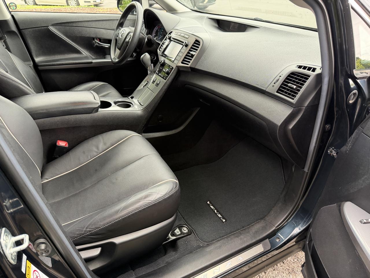 2015 Toyota Venza XLE Photo