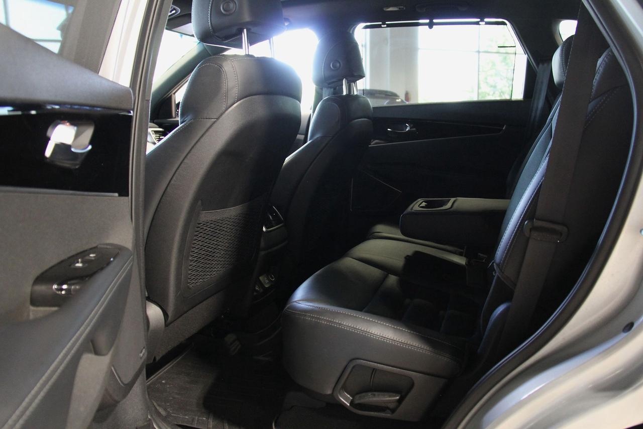2017 Kia Sorento 2.0L Turbo SX Photo