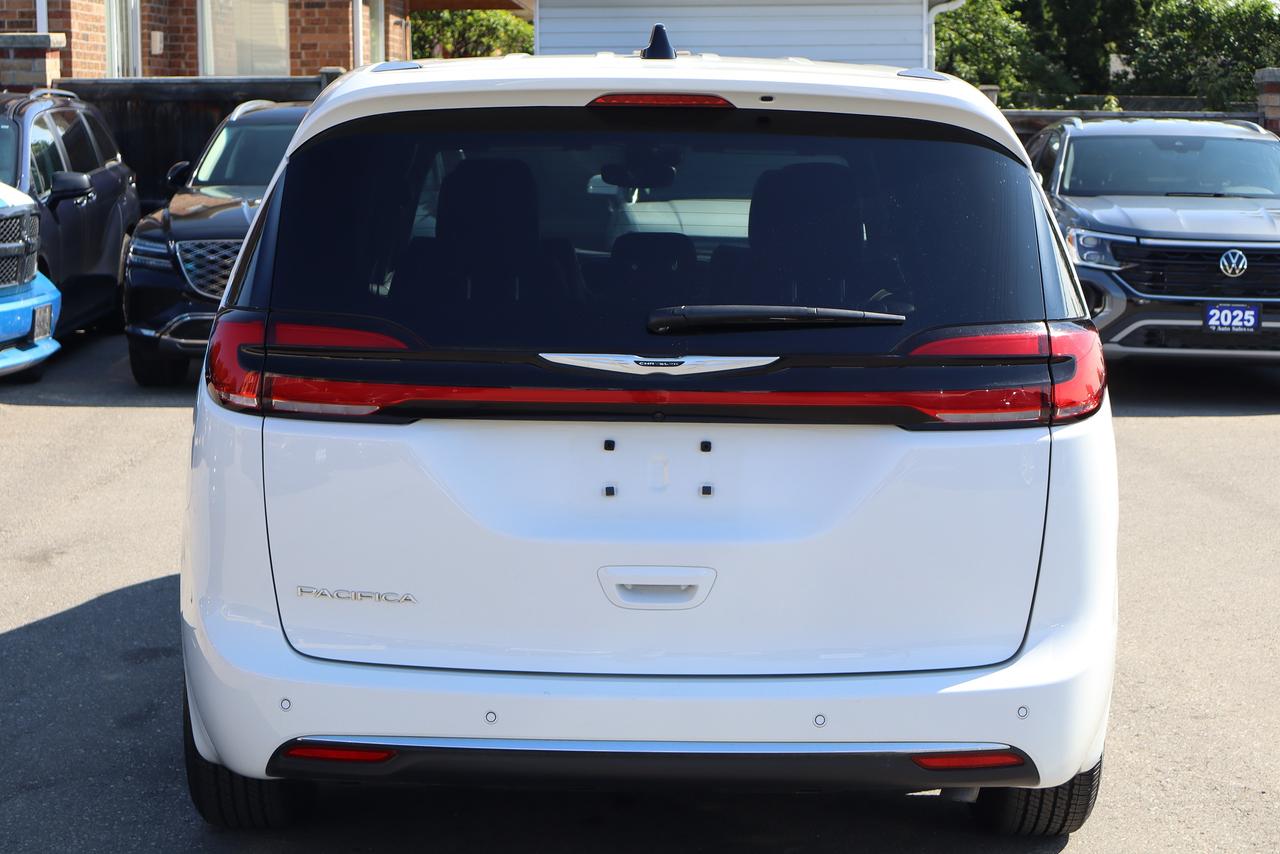 2025 Chrysler Pacifica Select Photo