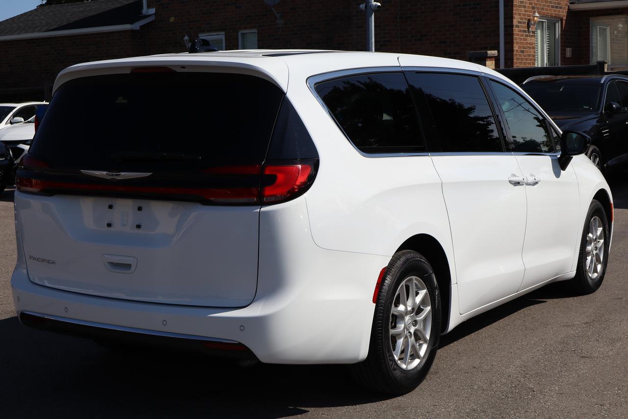 2025 Chrysler Pacifica Select Photo3