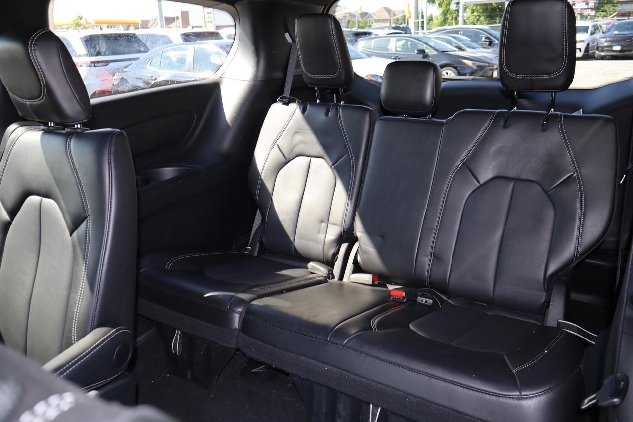 2025 Chrysler Pacifica Select Photo