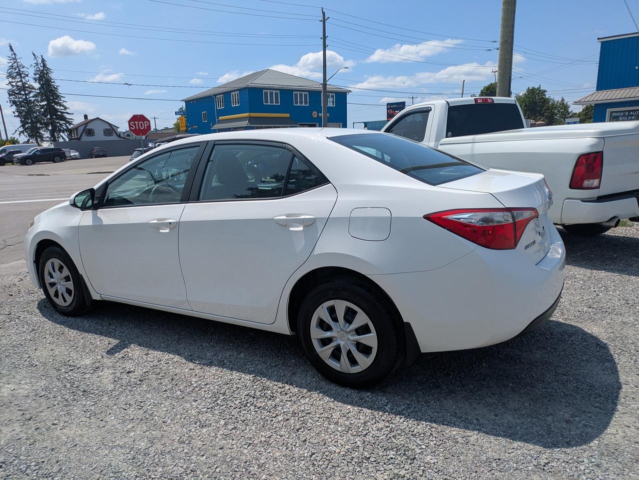 2016 Toyota Corolla 4dr Sdn CVT Photo2