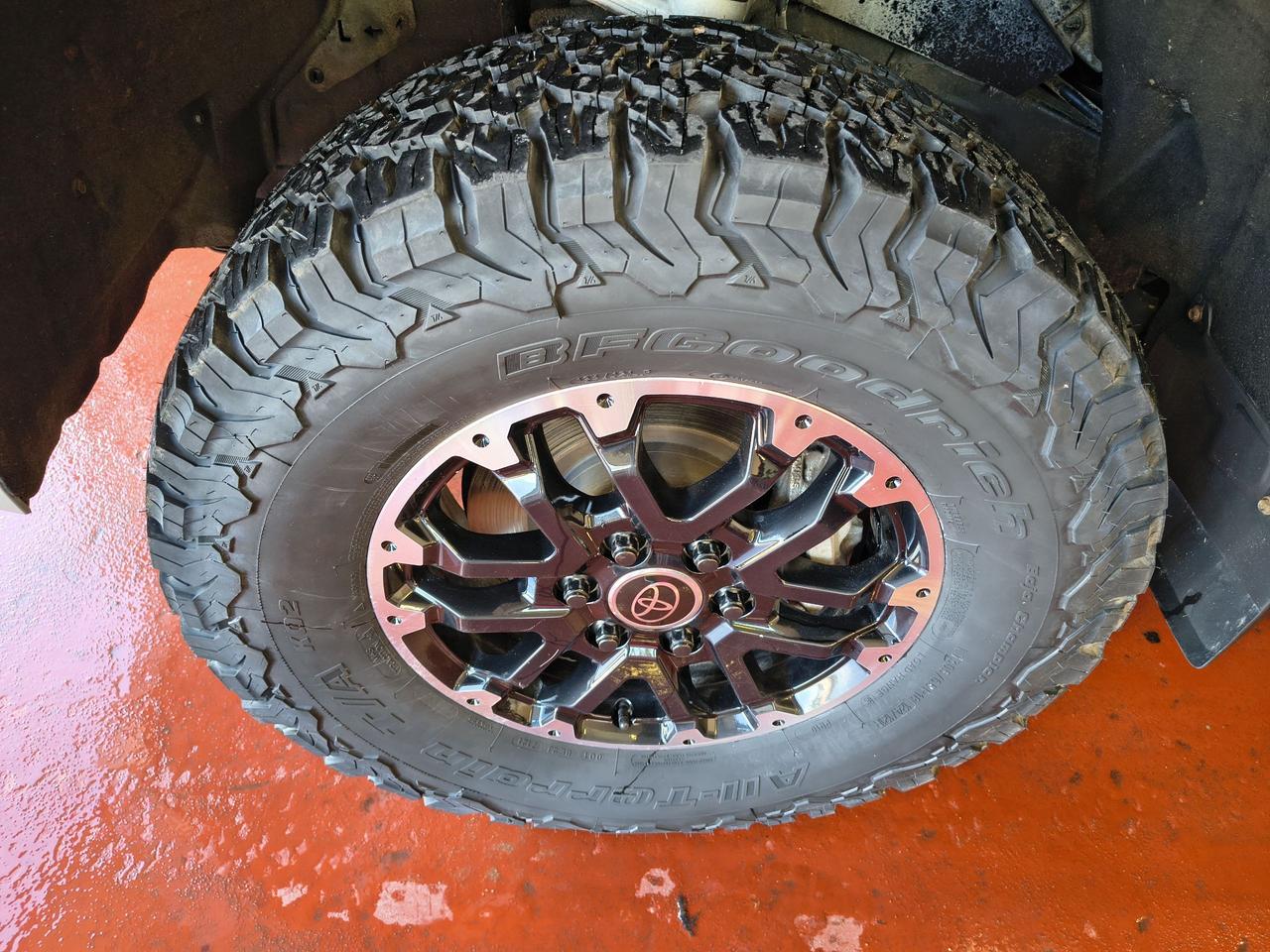 2023 Toyota Tundra Limited  Photo0